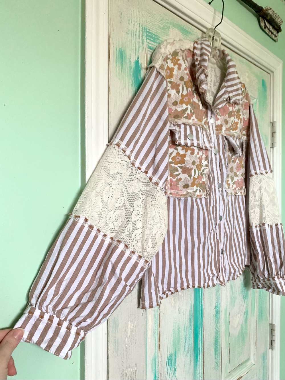 POL Beige/Cream Striped Floral & Lace Pieced Button Up Blouse L - Picture 5 of 7